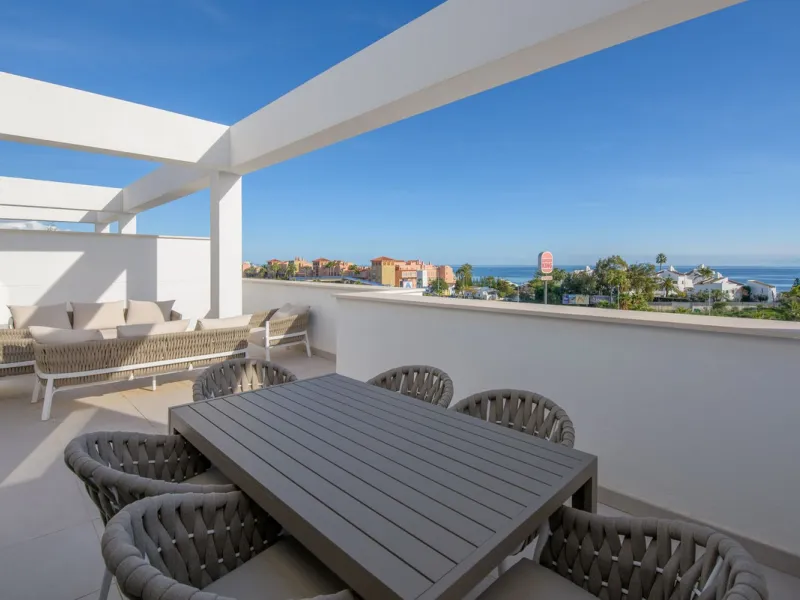New Penthouse, never been lived in, with Tourist License, ready to rock!