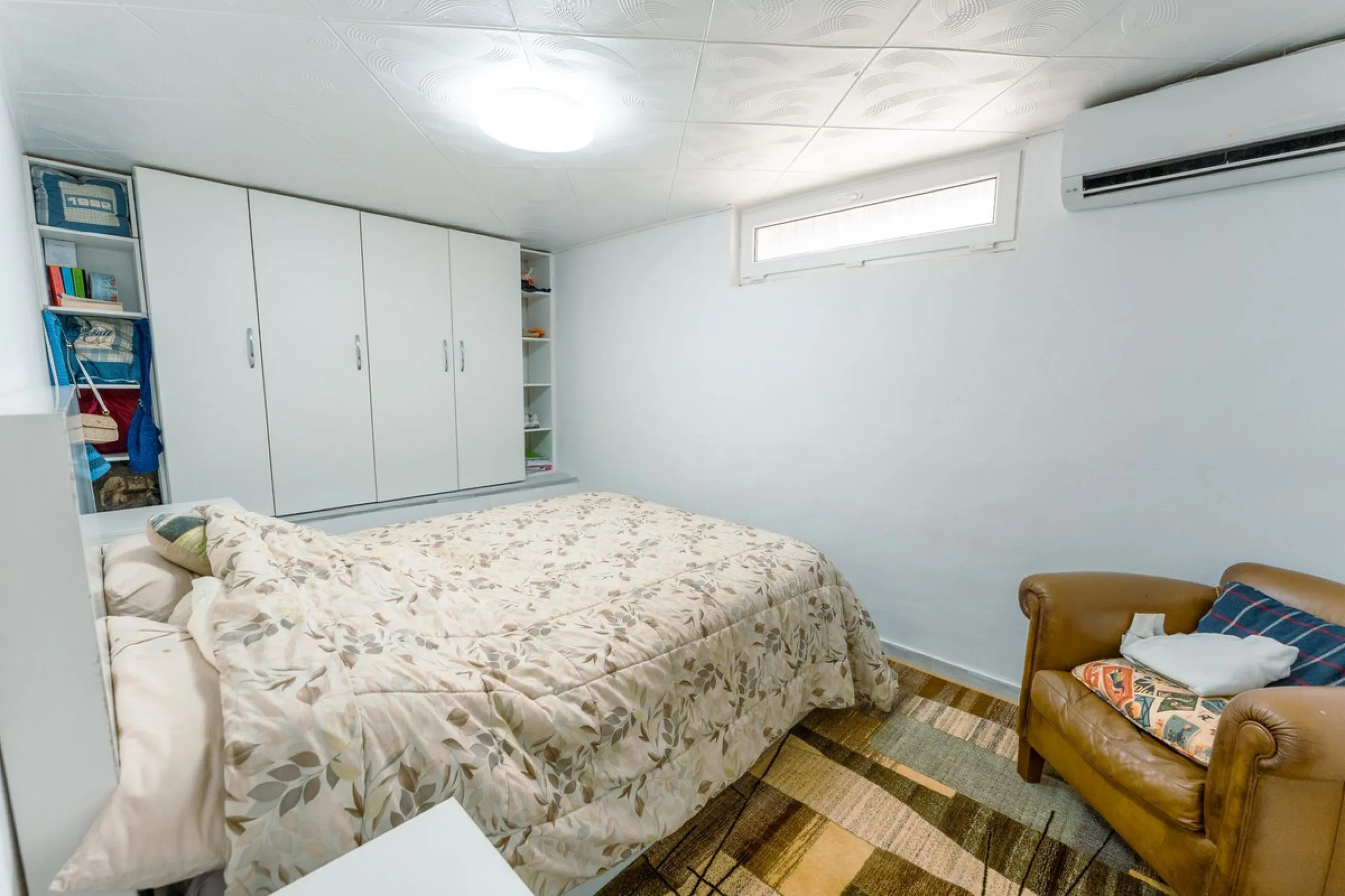 This is true frontline beach living in Garden Beach, Estepona — a first-line sea complex where the Mediterranean becomes part of your everyday life. Positioned directly on the coast, the property enjoys open sea views, protected coastal frontage, and the 