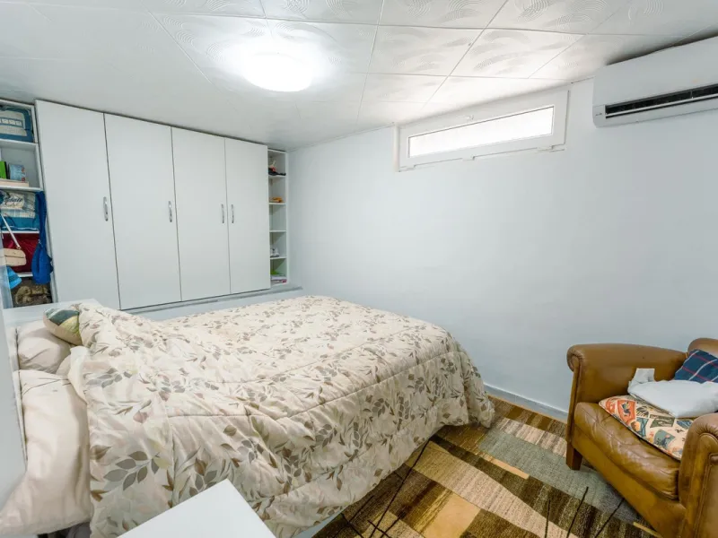 This is true frontline beach living in Garden Beach, Estepona — a first-line sea complex where the Mediterranean becomes part of your everyday life. Positioned directly on the coast, the property enjoys open sea views, protected coastal frontage, and the 