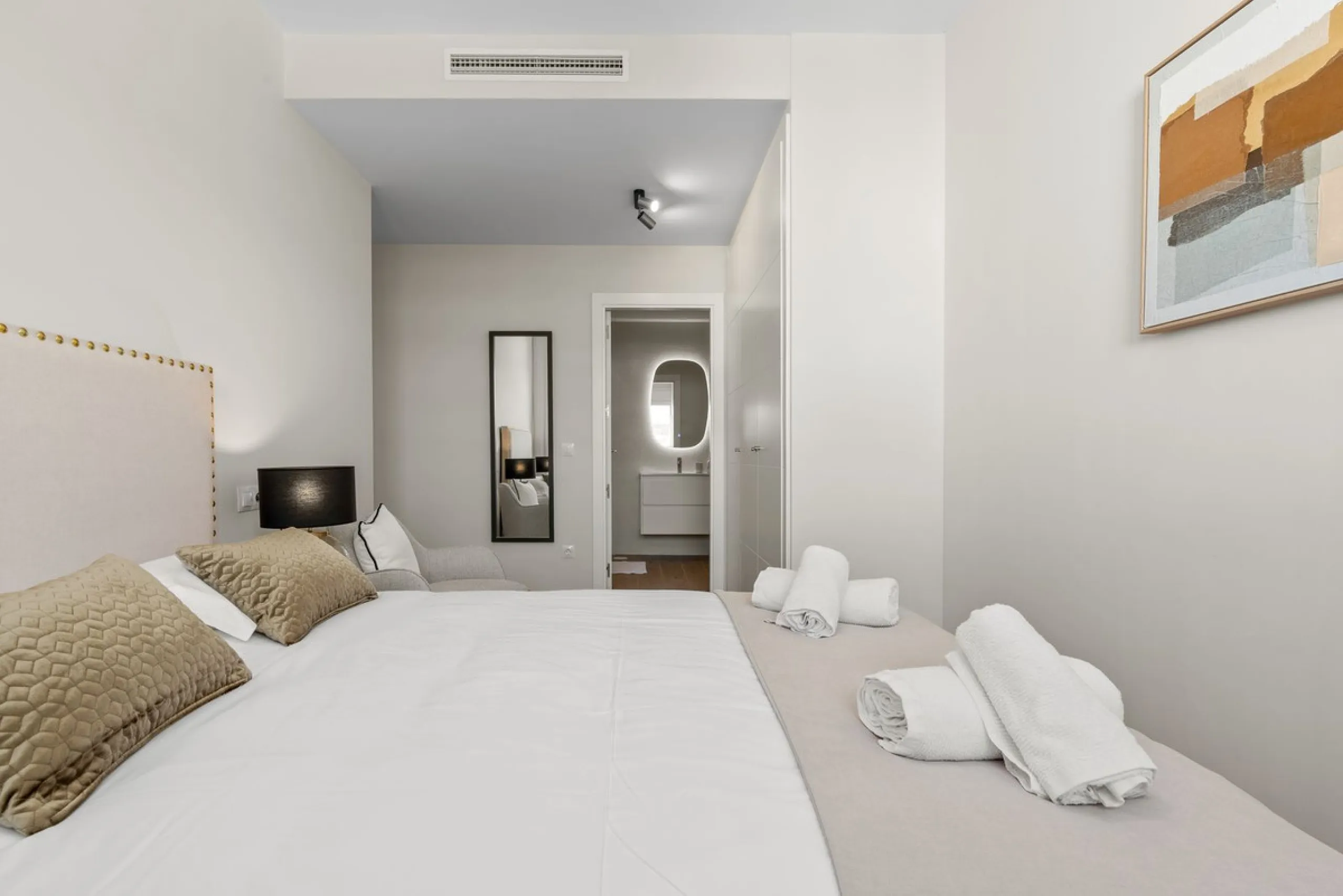 New Penthouse, never been lived in, with Tourist License, ready to rock!