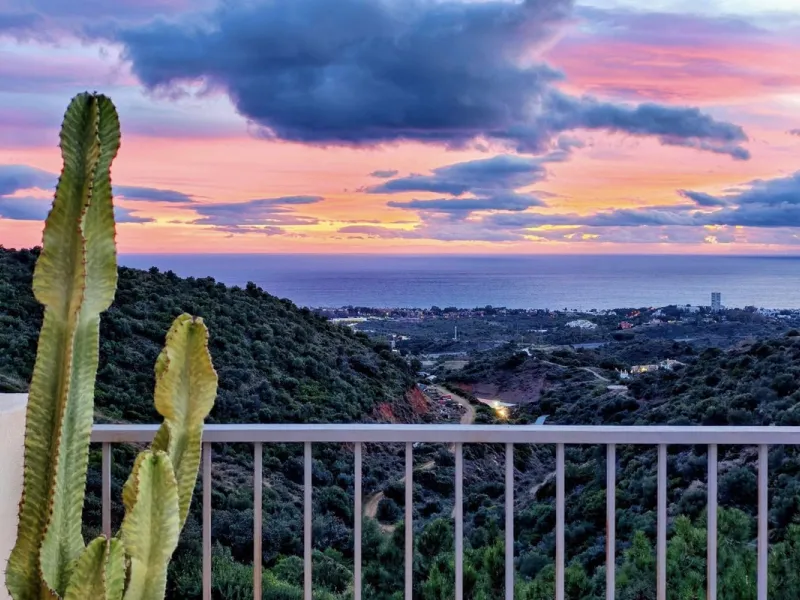 Penthouse with panoramic sea views in Samara – Altos de Los Monteros, Marbella