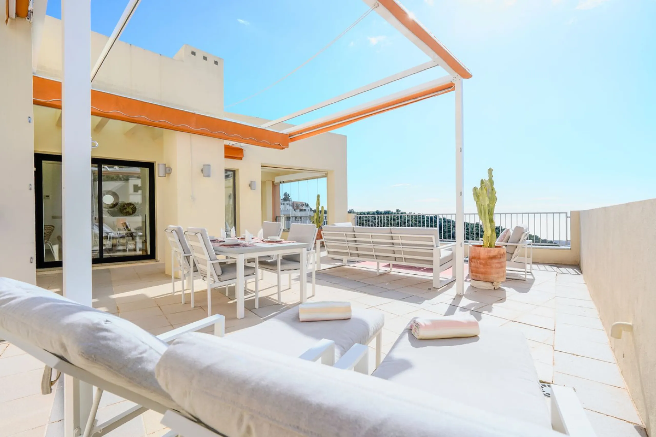 Penthouse with panoramic sea views in Samara – Altos de Los Monteros, Marbella