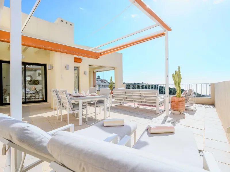 Penthouse with panoramic sea views in Samara – Altos de Los Monteros, Marbella