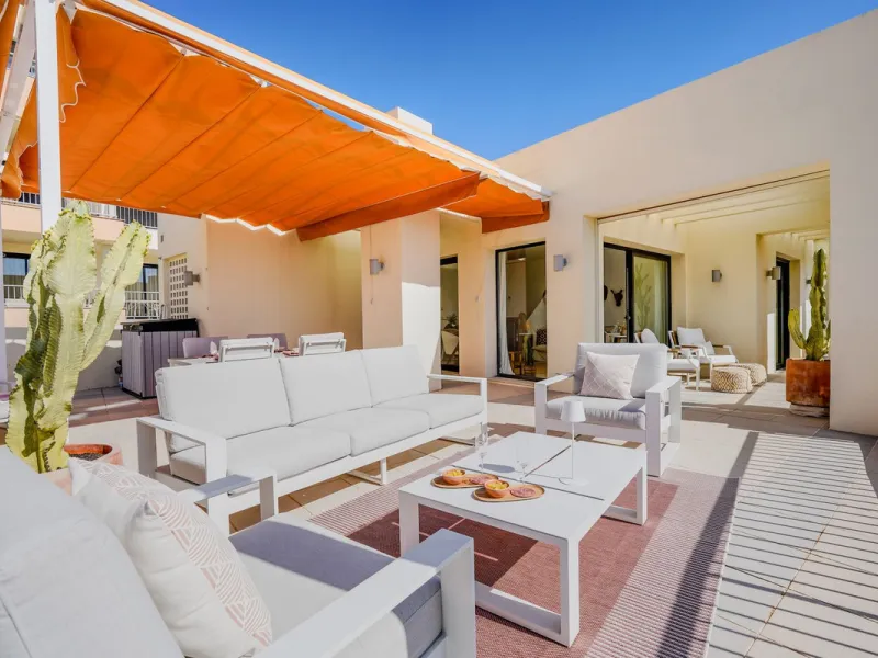 Penthouse with panoramic sea views in Samara – Altos de Los Monteros, Marbella