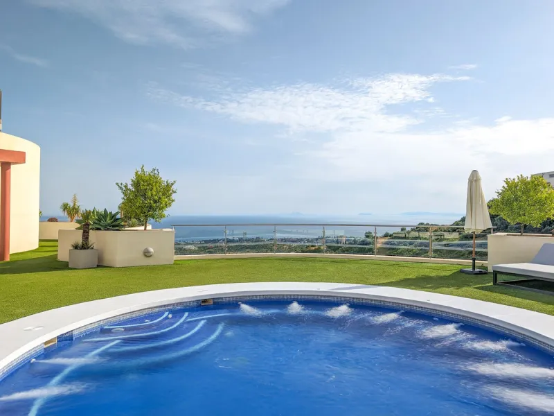 Penthouse with panoramic sea views in Samara – Altos de Los Monteros, Marbella