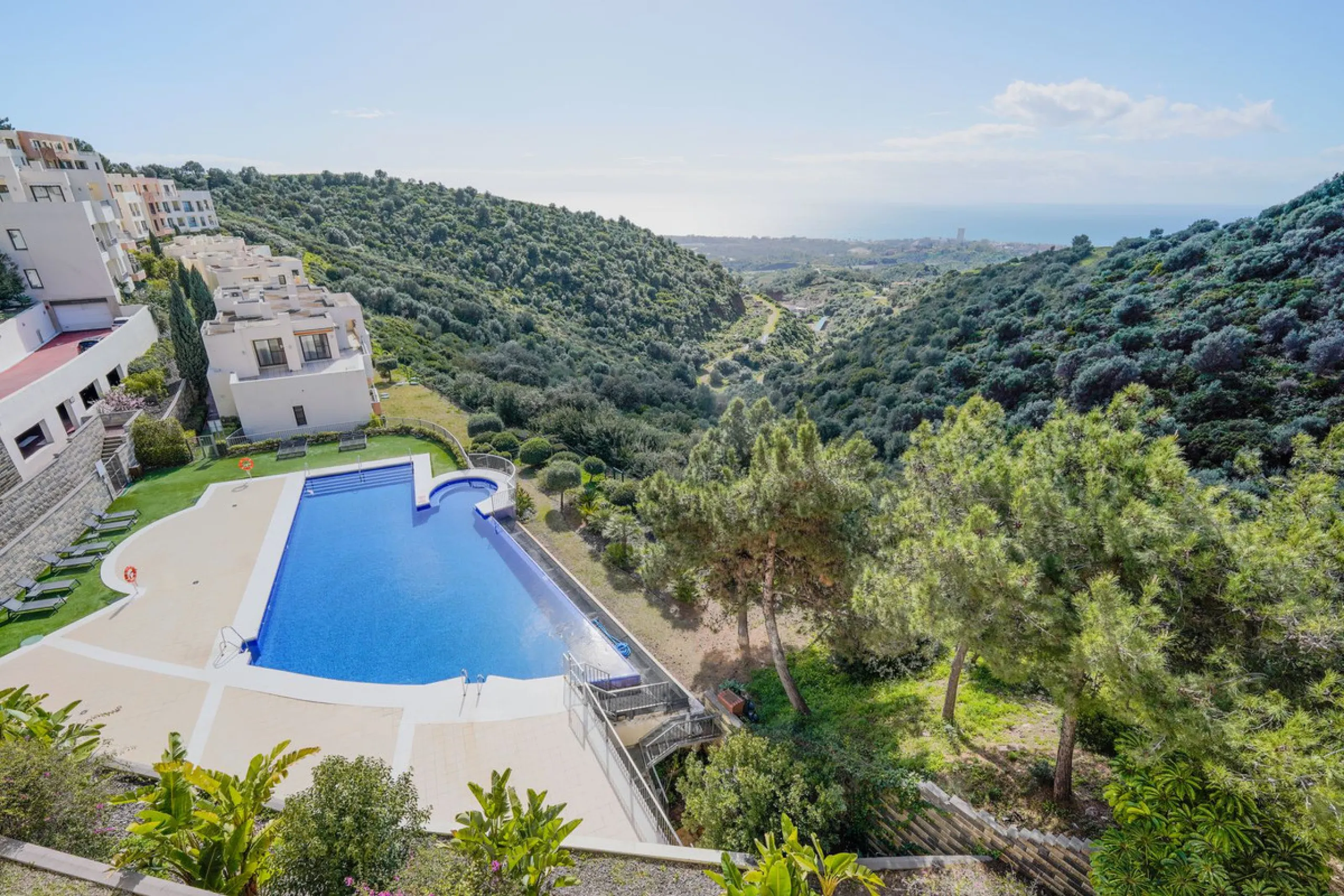 Penthouse with panoramic sea views in Samara – Altos de Los Monteros, Marbella