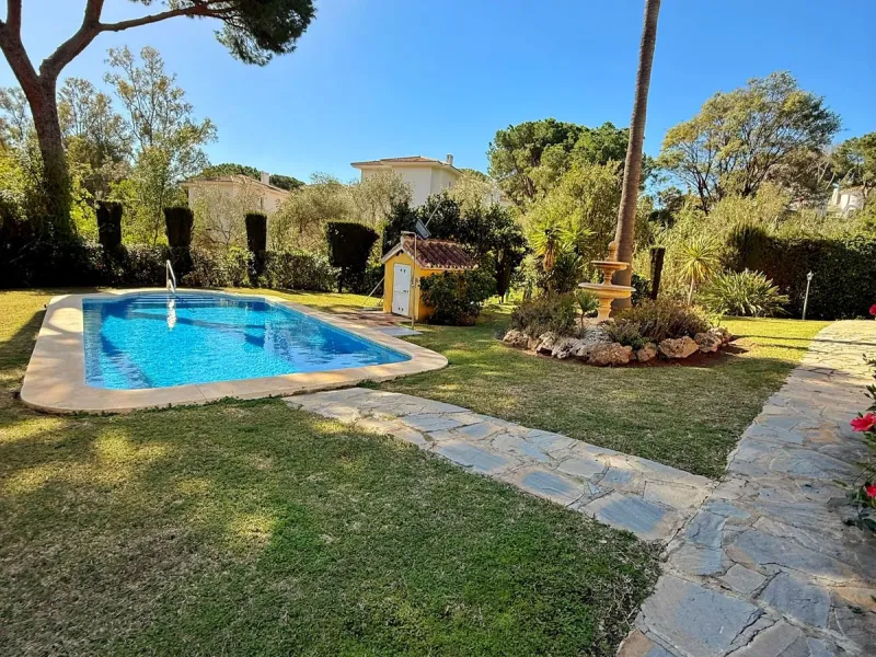 Semi-Detached House for Sale in Calahonda – Newly Renovated