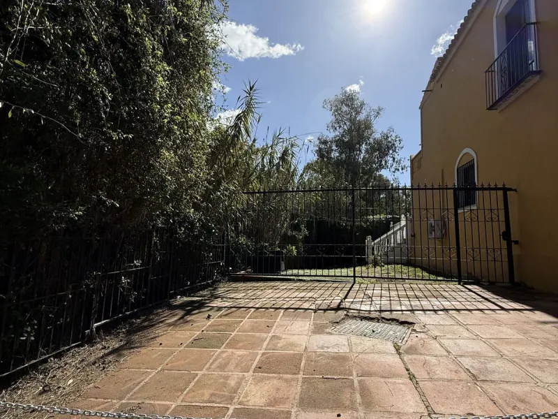 Semi-Detached House for Sale in Calahonda – Newly Renovated