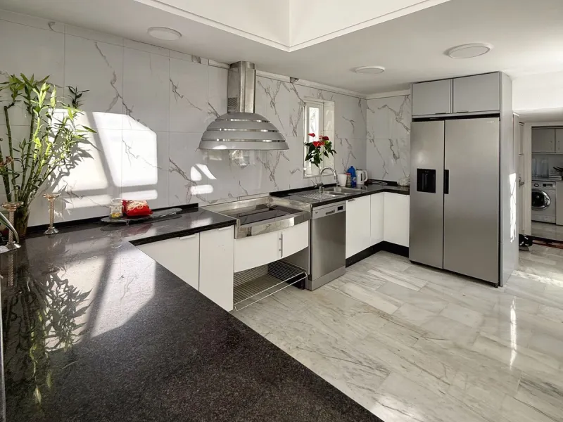 Semi-Detached House for Sale in Calahonda – Sea Views and Southwest Orientation