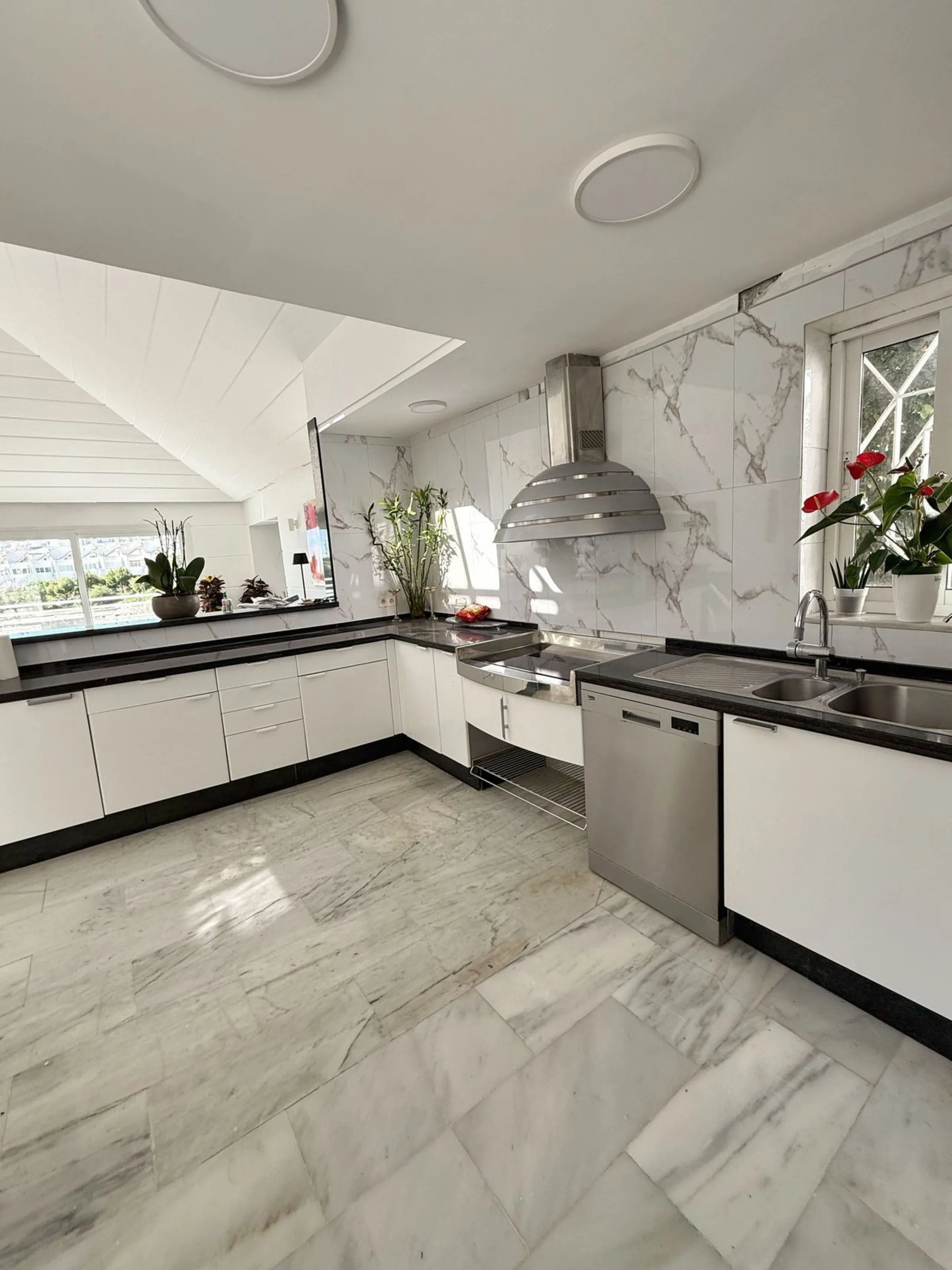 Semi-Detached House for Sale in Calahonda – Sea Views and Southwest Orientation