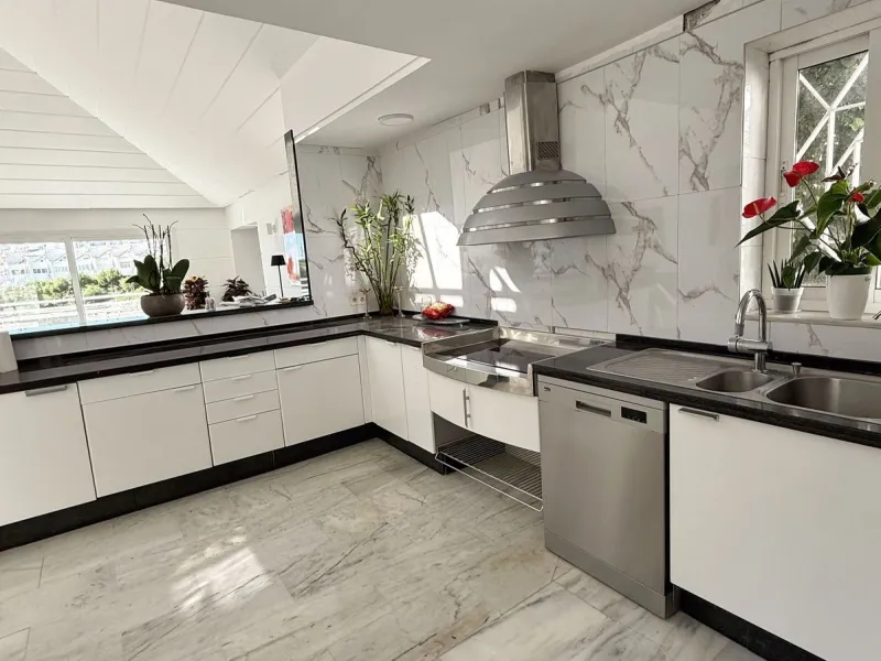Semi-Detached House for Sale in Calahonda – Sea Views and Southwest Orientation