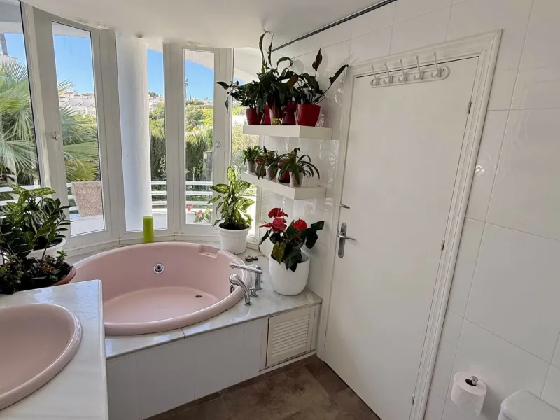 Semi-Detached House for Sale in Calahonda – Sea Views and Southwest Orientation