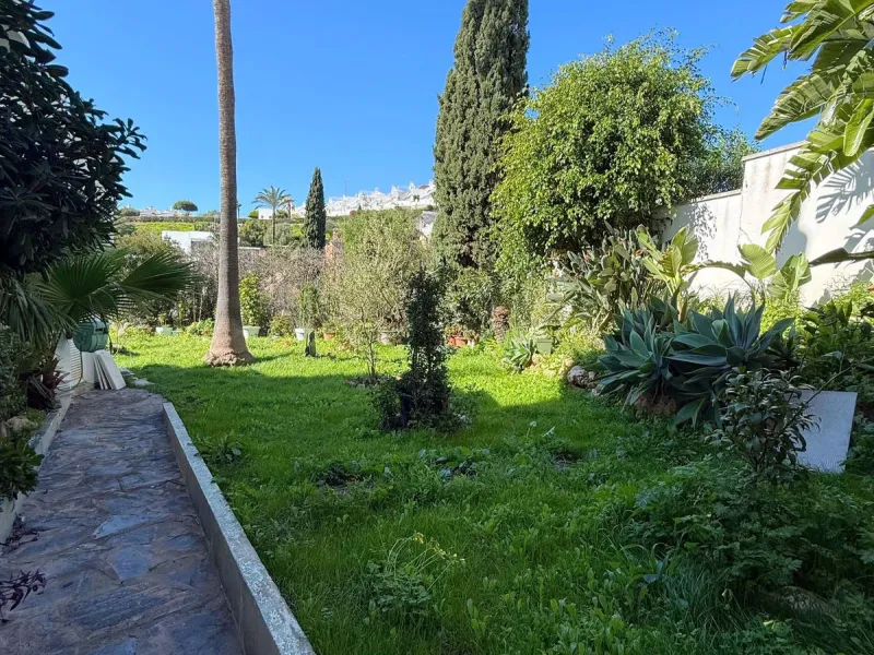 Semi-Detached House for Sale in Calahonda – Sea Views and Southwest Orientation