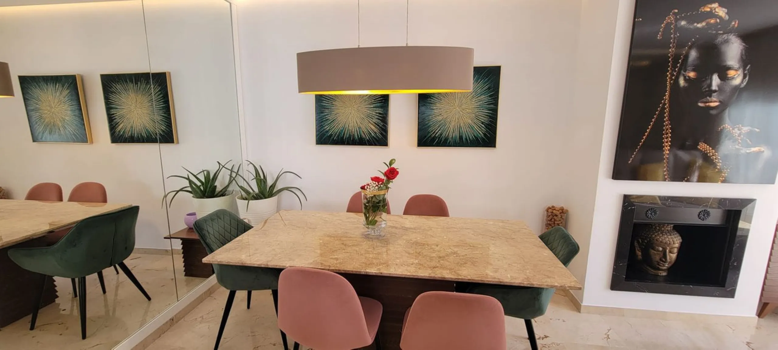 This wonderful and beautifully renovated 2 Bed apartment is located in the exclusive Aloha Golf complex, just 5 minutes from the prestigious and popular Puerto Banús.