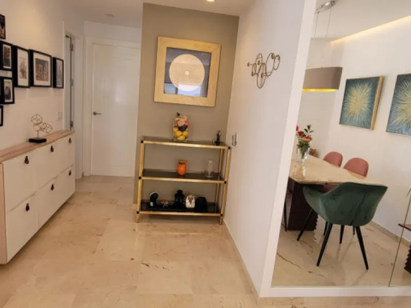 This wonderful and beautifully renovated 2 Bed apartment is located in the exclusive Aloha Golf complex, just 5 minutes from the prestigious and popular Puerto Banús.