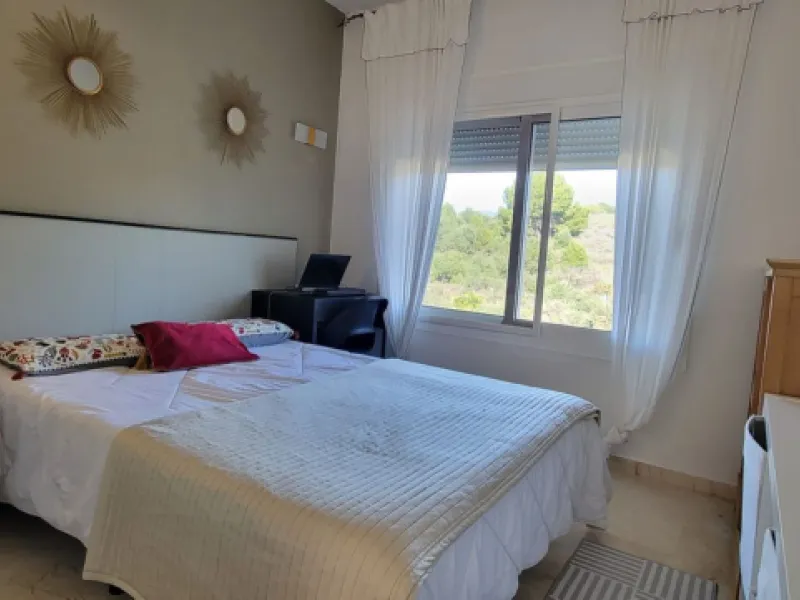 This wonderful and beautifully renovated 2 Bed apartment is located in the exclusive Aloha Golf complex, just 5 minutes from the prestigious and popular Puerto Banús.