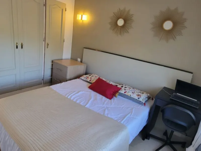 This wonderful and beautifully renovated 2 Bed apartment is located in the exclusive Aloha Golf complex, just 5 minutes from the prestigious and popular Puerto Banús.