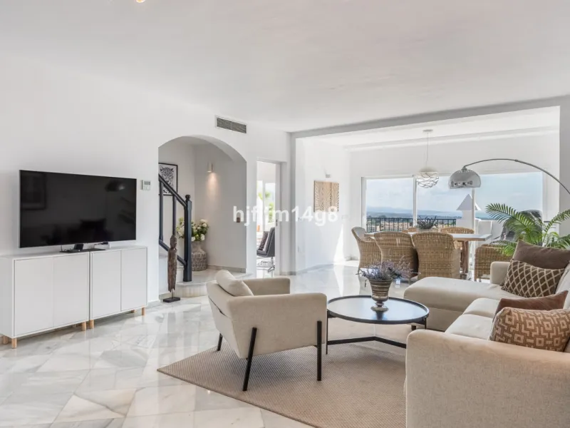 Discover a stunning apartment with the charm and feel of a townhouse in the exclusive Las Colinas de Marbella. This exceptional property, with a total of 241m² (152m² interior plus 89m² of terraces), combines space, natural light, and panoramic views, off