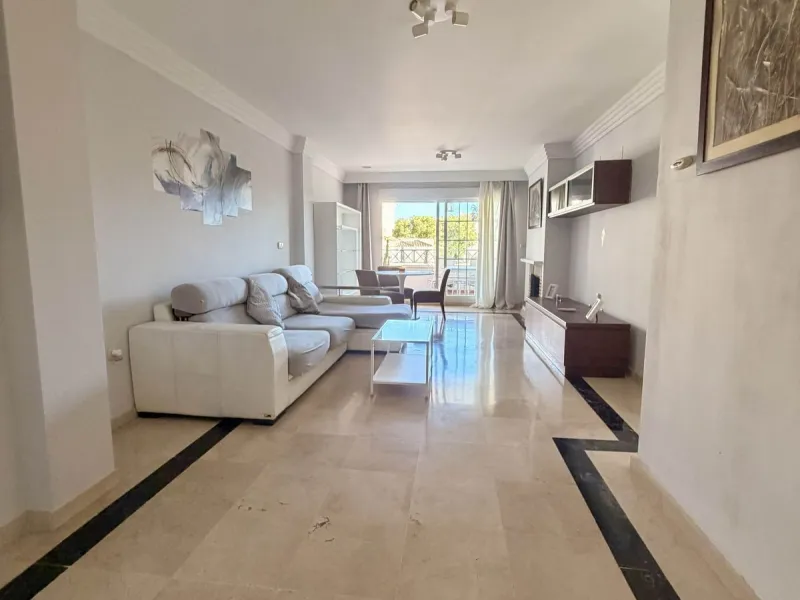 Apartment - Middle Floor Apartment в продаже в Marbella, Málaga. В доме 2 спален и 2 ванных комнат. Площадь дома 109 м²