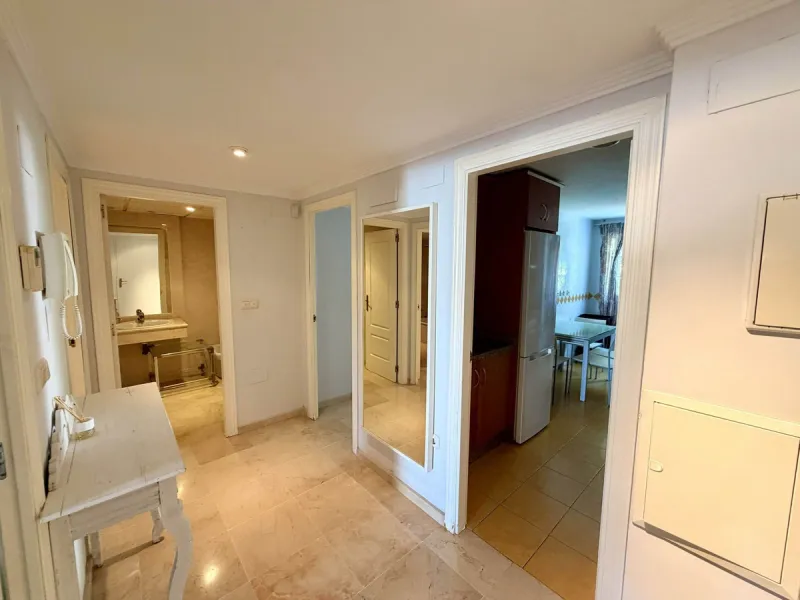 Apartment - Middle Floor Apartment в продаже в Marbella, Málaga. В доме 2 спален и 2 ванных комнат. Площадь дома 109 м²
