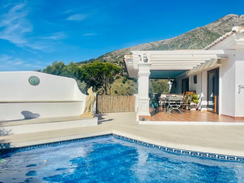 Luxury 4-Bedroom Villa with Guest Apartment & Panoramic Views in Valtocado