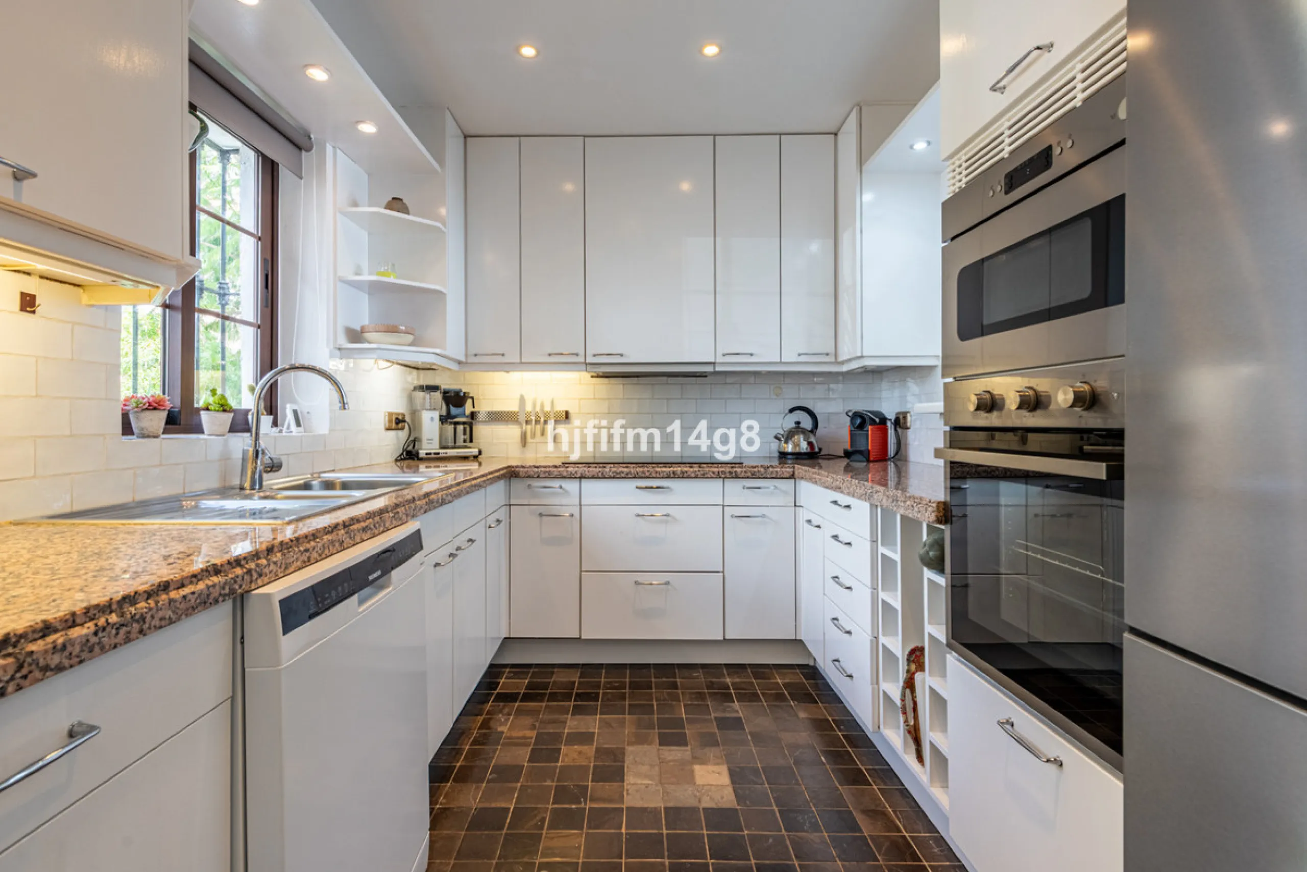 Discover a stunning apartment with the charm and feel of a townhouse in the exclusive Las Colinas de Marbella. This exceptional property, with a total of 241m² (152m² interior plus 89m² of terraces), combines space, natural light, and panoramic views, off