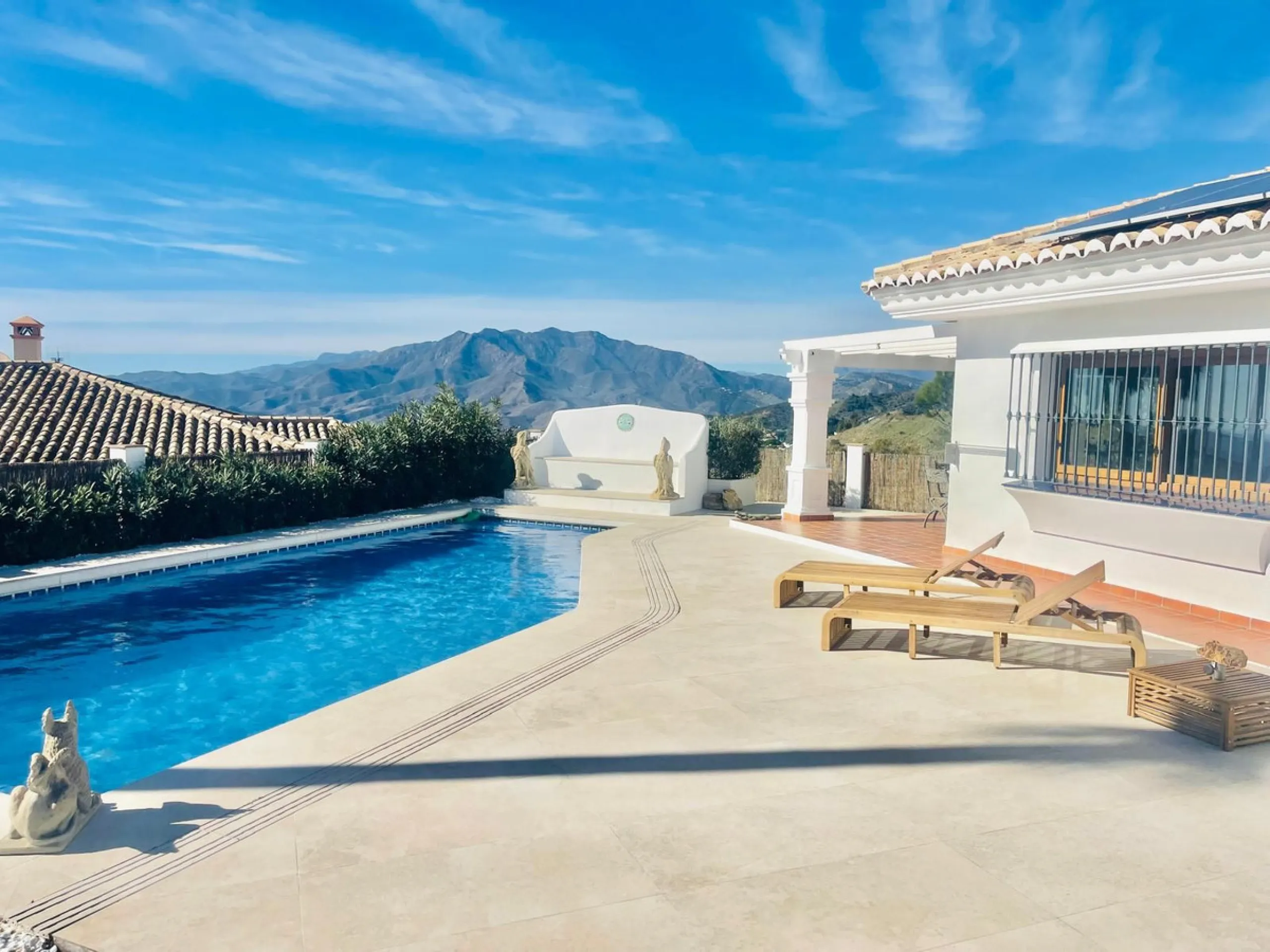 Luxury 4-Bedroom Villa with Guest Apartment & Panoramic Views in Valtocado