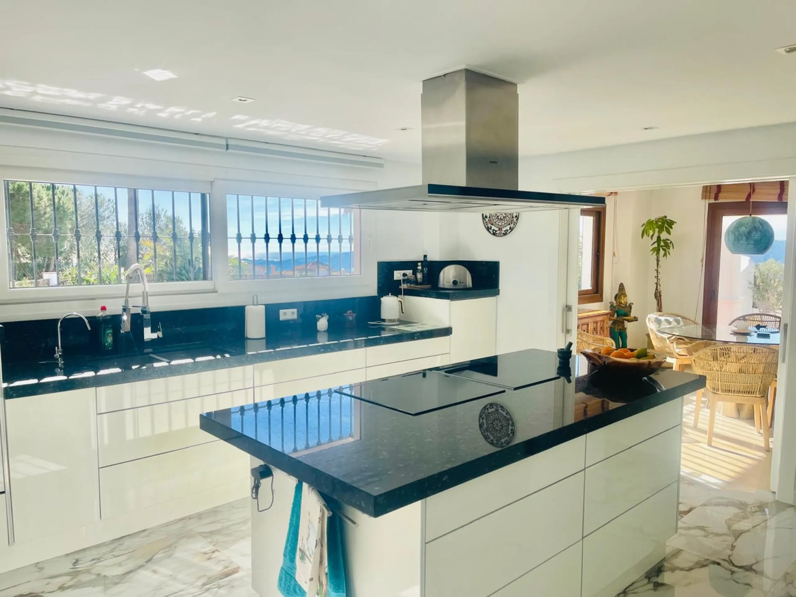 Luxury 4-Bedroom Villa with Guest Apartment & Panoramic Views in Valtocado