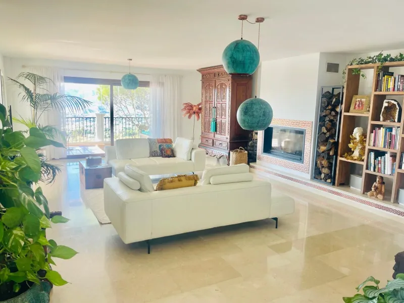 Luxury 4-Bedroom Villa with Guest Apartment & Panoramic Views in Valtocado