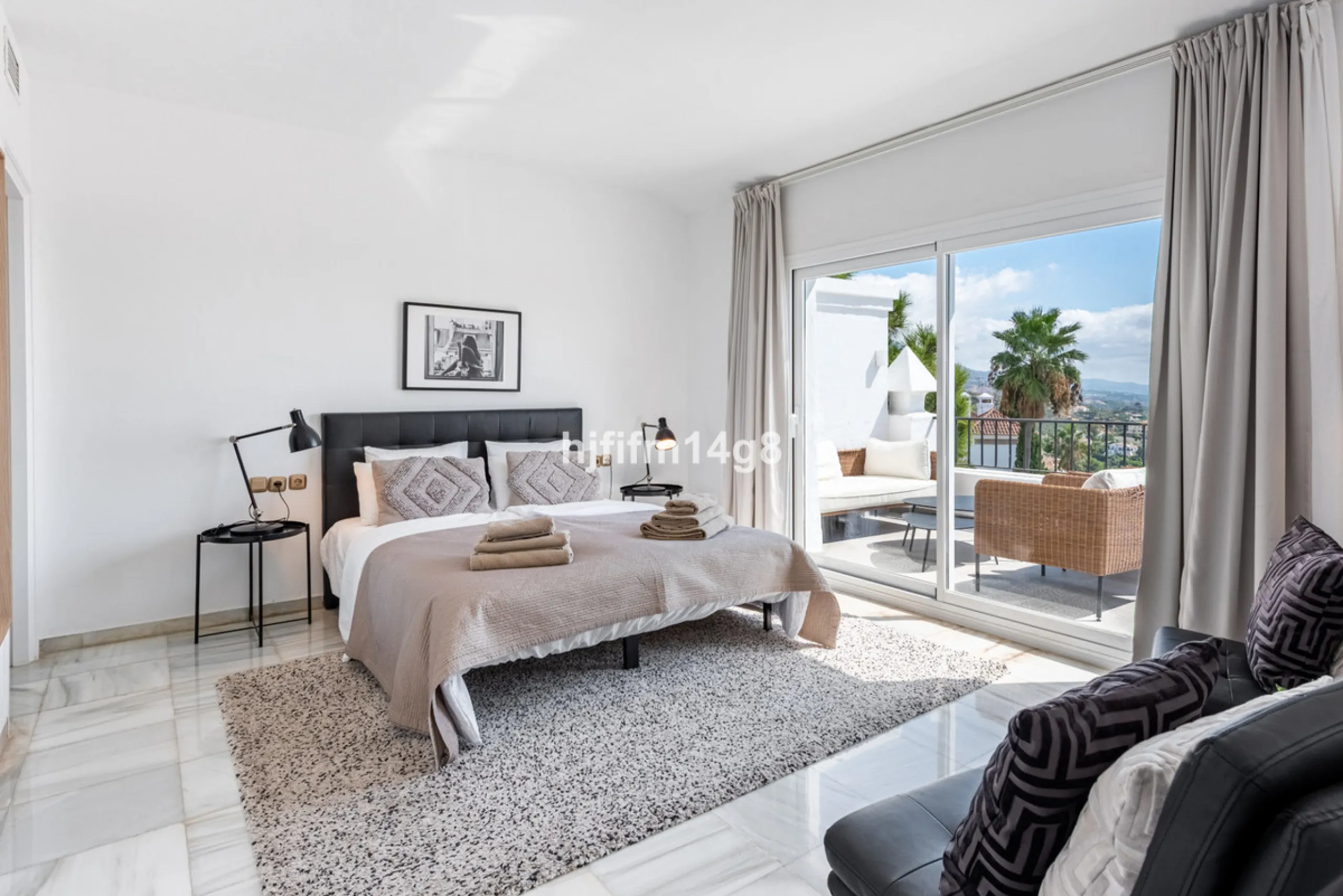Discover a stunning apartment with the charm and feel of a townhouse in the exclusive Las Colinas de Marbella. This exceptional property, with a total of 241m² (152m² interior plus 89m² of terraces), combines space, natural light, and panoramic views, off