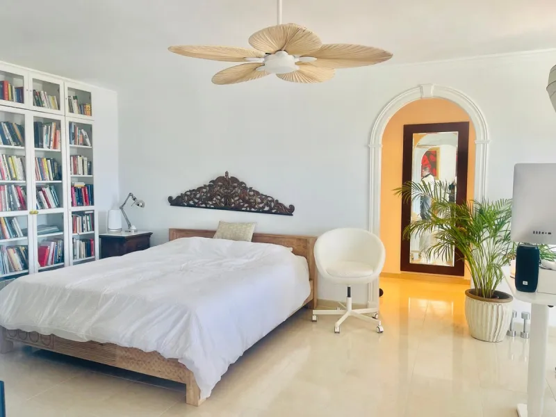 Luxury 4-Bedroom Villa with Guest Apartment & Panoramic Views in Valtocado