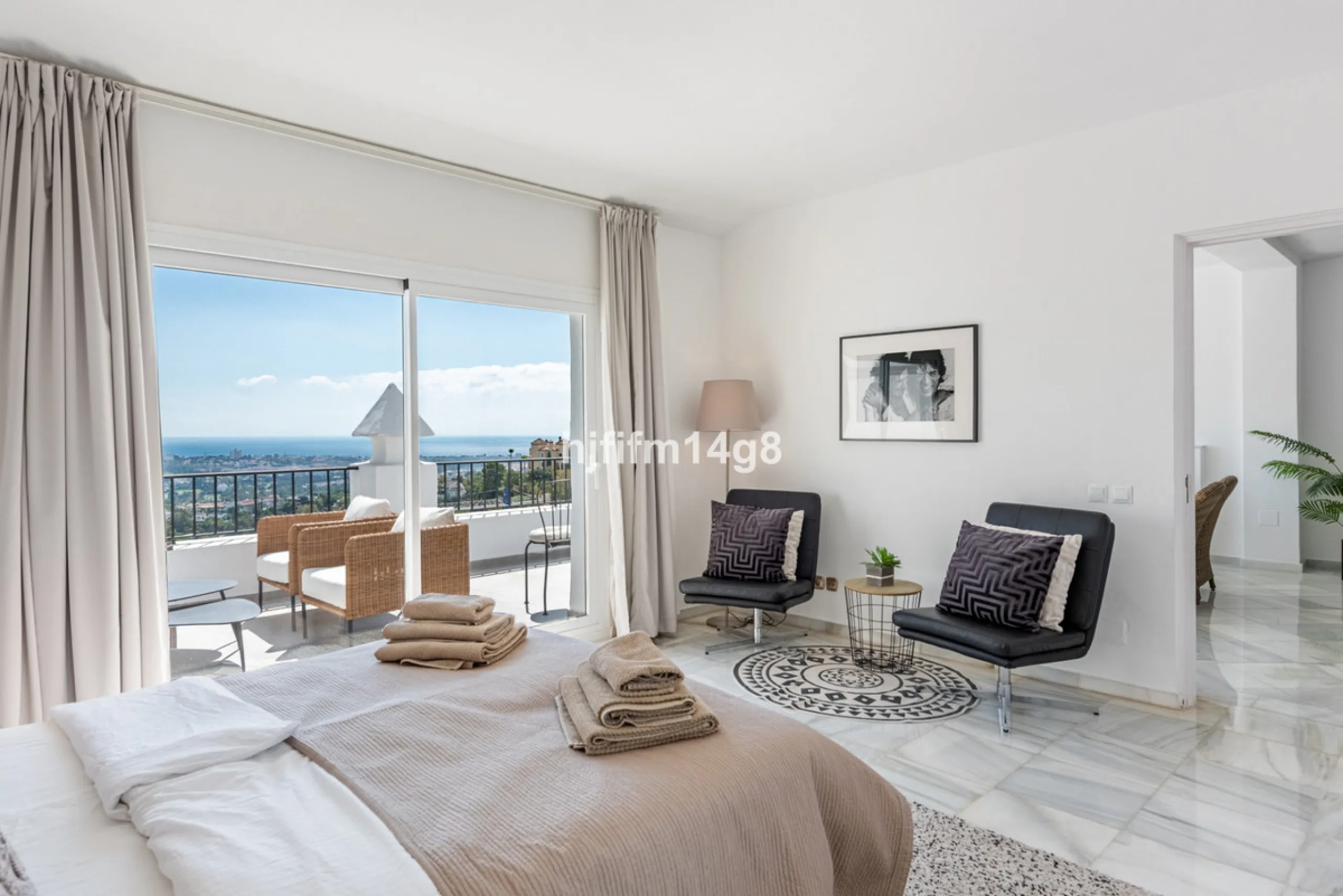 Discover a stunning apartment with the charm and feel of a townhouse in the exclusive Las Colinas de Marbella. This exceptional property, with a total of 241m² (152m² interior plus 89m² of terraces), combines space, natural light, and panoramic views, off