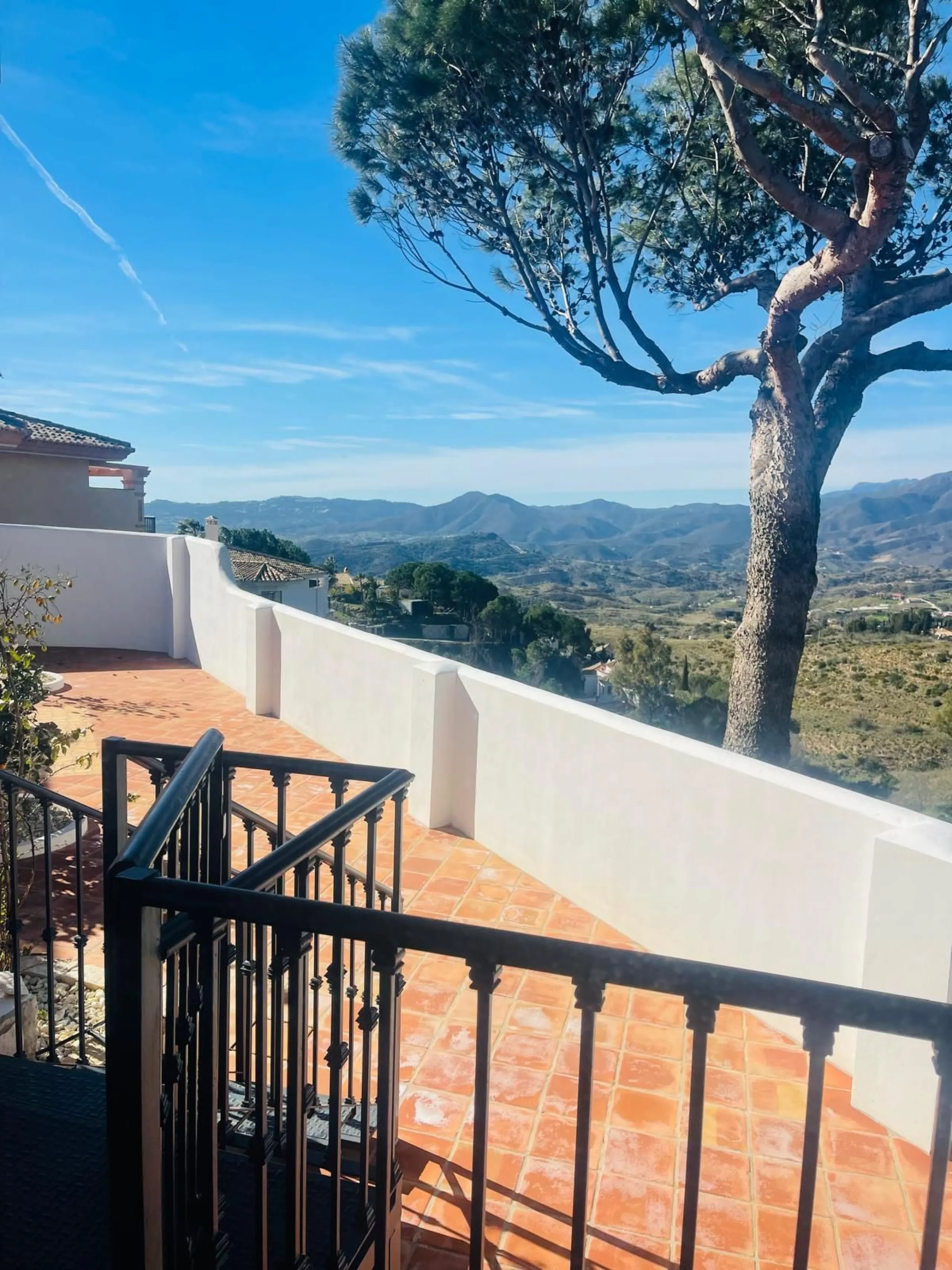 Luxury 4-Bedroom Villa with Guest Apartment & Panoramic Views in Valtocado
