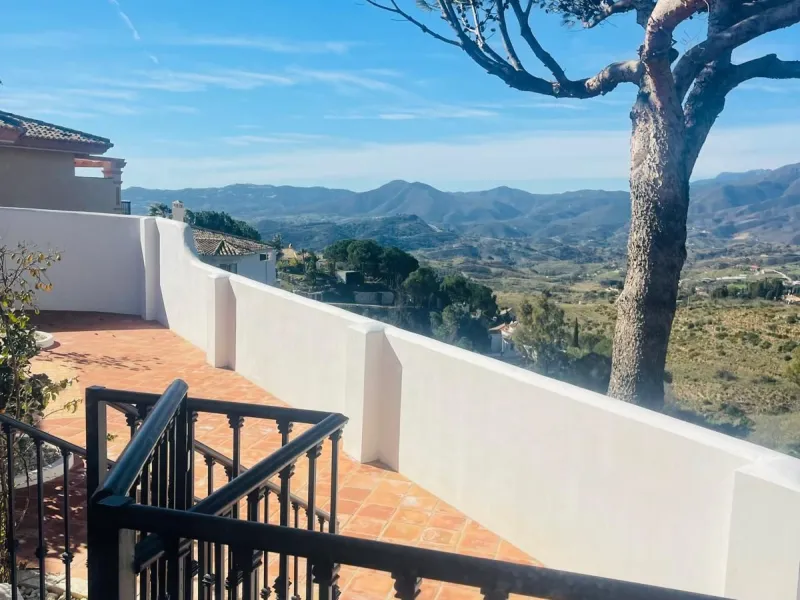 Luxury 4-Bedroom Villa with Guest Apartment & Panoramic Views in Valtocado