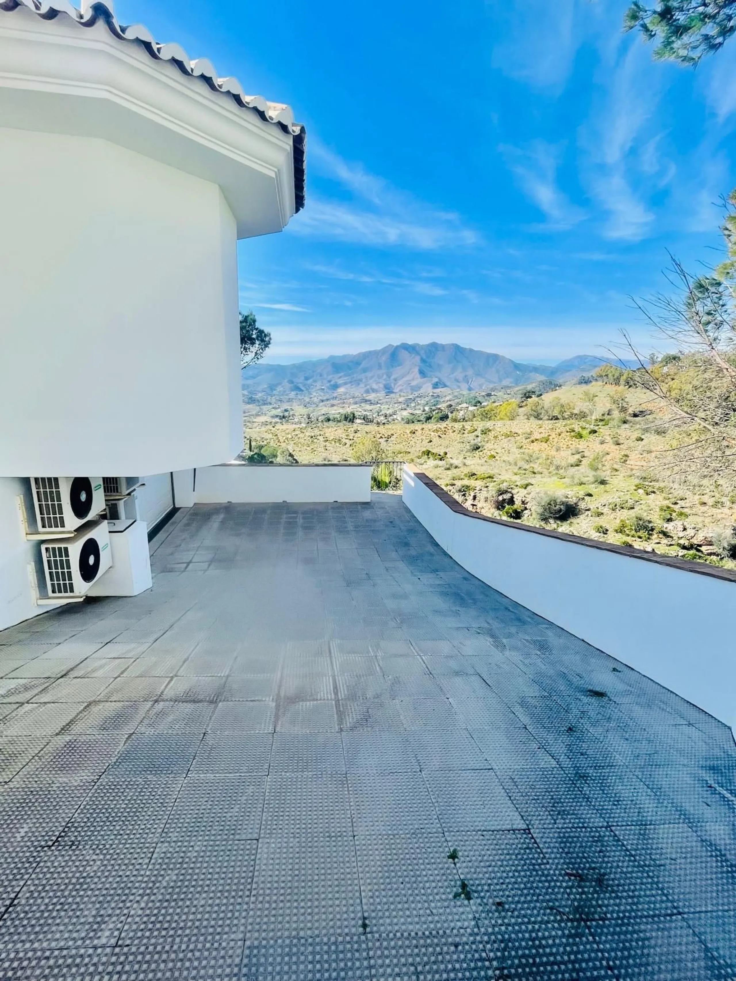 Luxury 4-Bedroom Villa with Guest Apartment & Panoramic Views in Valtocado