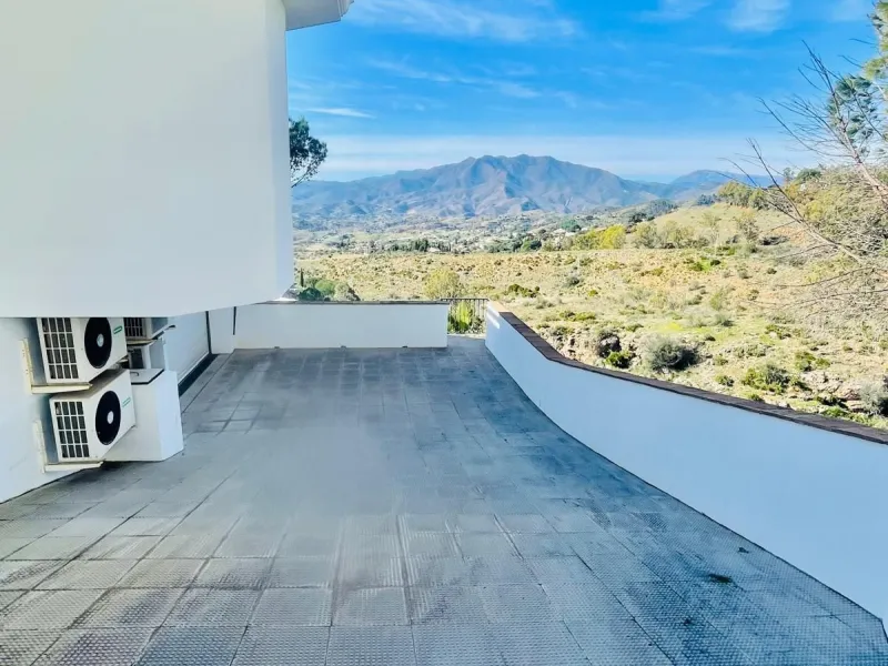 Luxury 4-Bedroom Villa with Guest Apartment & Panoramic Views in Valtocado