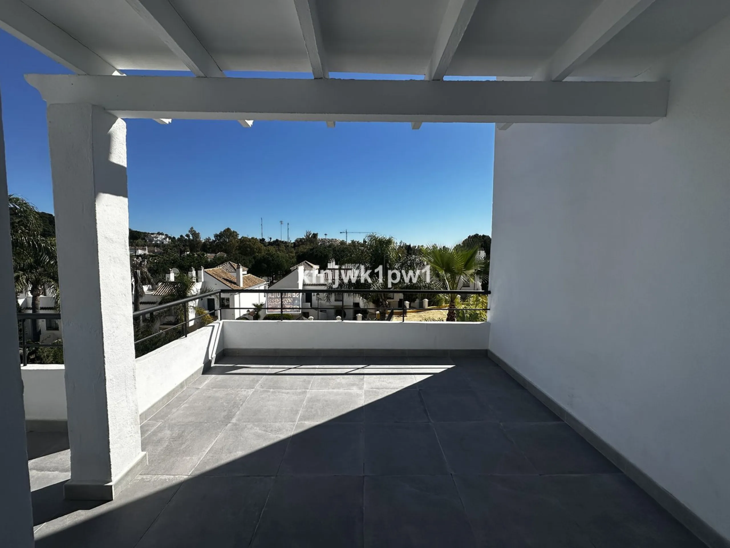Apartment - Middle Floor Apartment в продаже в Marbella, Málaga. В доме 2 спален и 2 ванных комнат. Площадь дома 106 м²