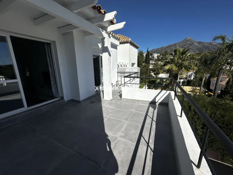Apartment - Middle Floor Apartment в продаже в Marbella, Málaga. В доме 2 спален и 2 ванных комнат. Площадь дома 106 м²