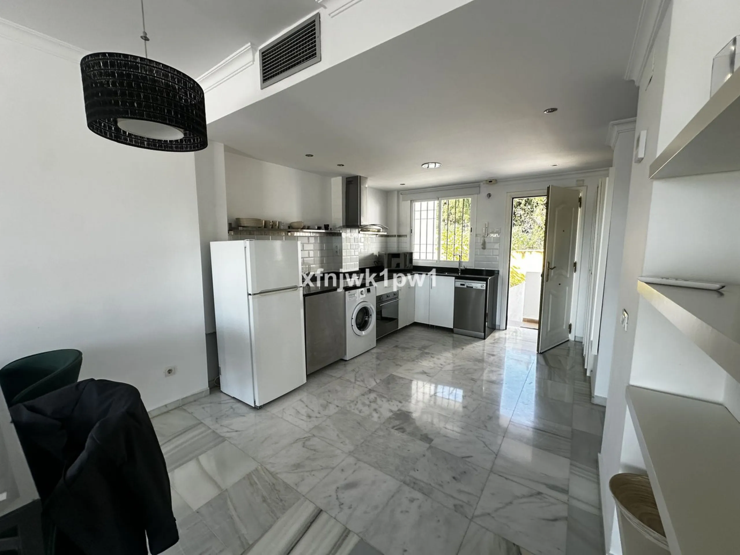 Apartment - Middle Floor Apartment в продаже в Marbella, Málaga. В доме 2 спален и 2 ванных комнат. Площадь дома 106 м²
