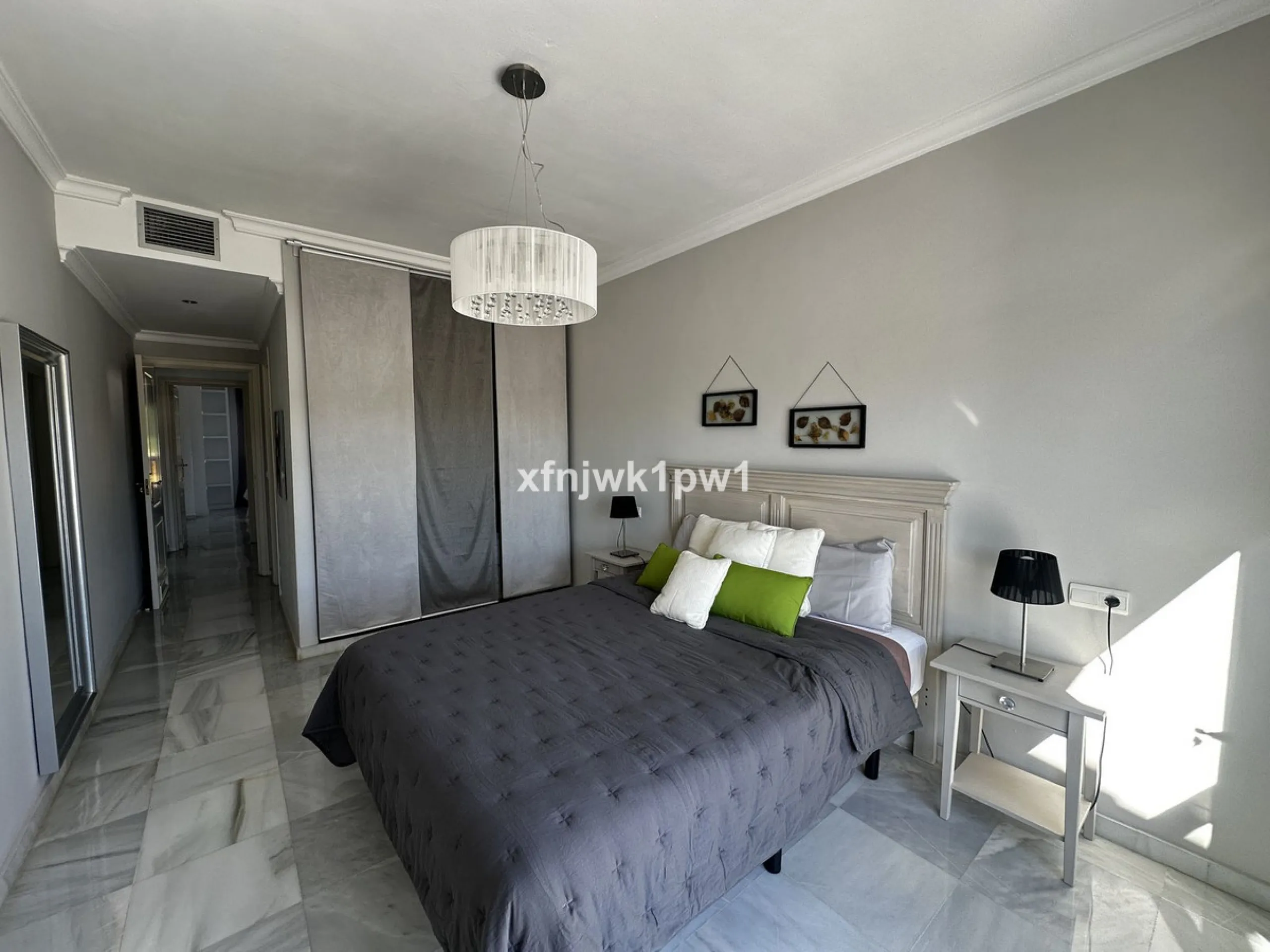 Apartment - Middle Floor Apartment в продаже в Marbella, Málaga. В доме 2 спален и 2 ванных комнат. Площадь дома 106 м²