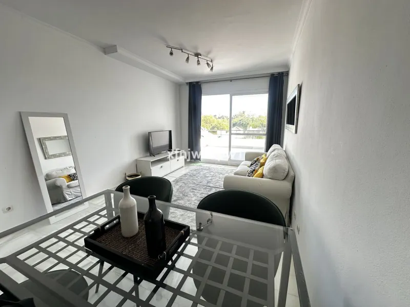 Apartment - Middle Floor Apartment в продаже в Marbella, Málaga. В доме 2 спален и 2 ванных комнат. Площадь дома 106 м²