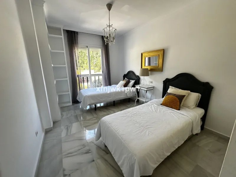 Apartment - Middle Floor Apartment в продаже в Marbella, Málaga. В доме 2 спален и 2 ванных комнат. Площадь дома 106 м²