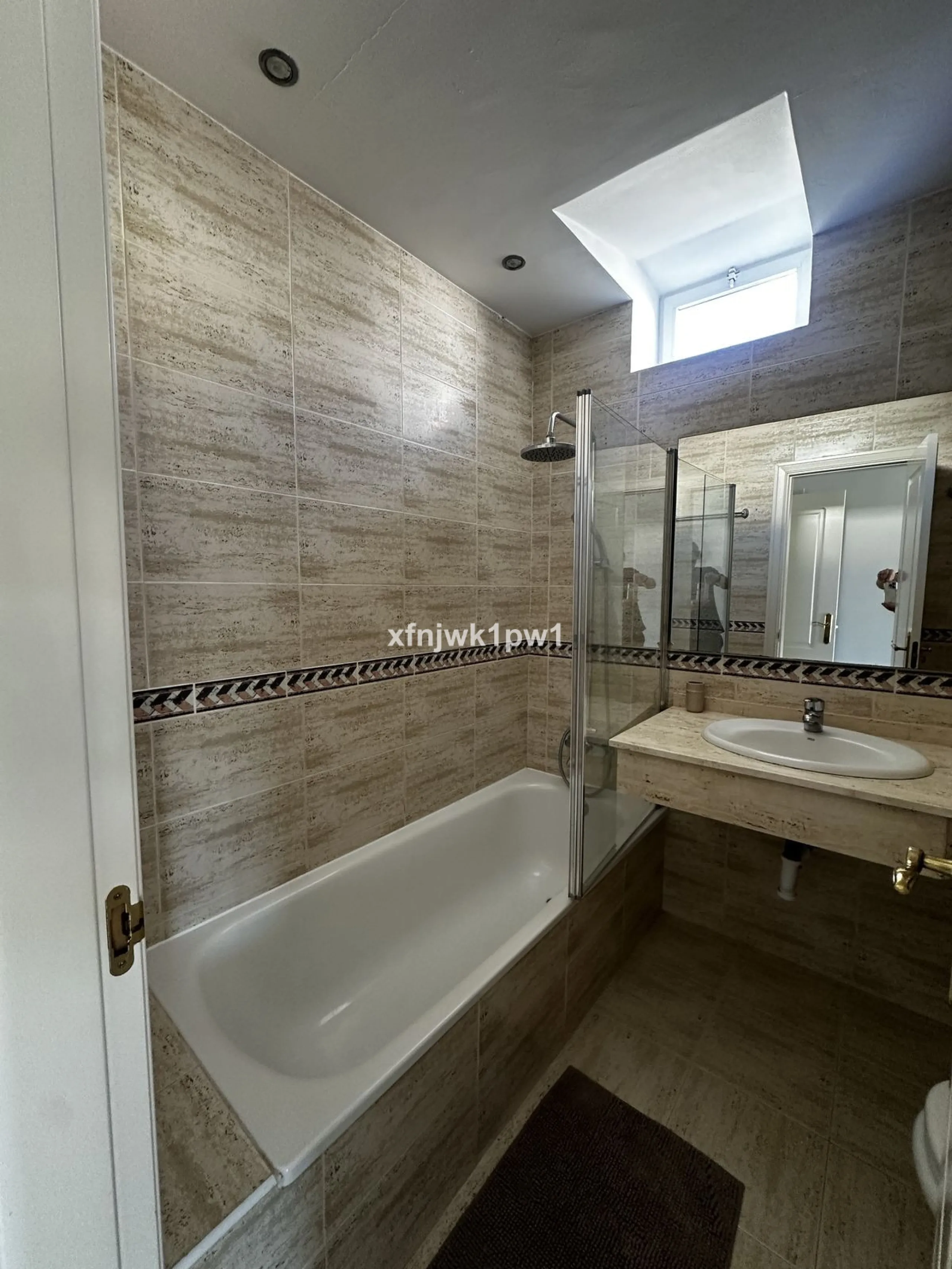 Apartment - Middle Floor Apartment в продаже в Marbella, Málaga. В доме 2 спален и 2 ванных комнат. Площадь дома 106 м²