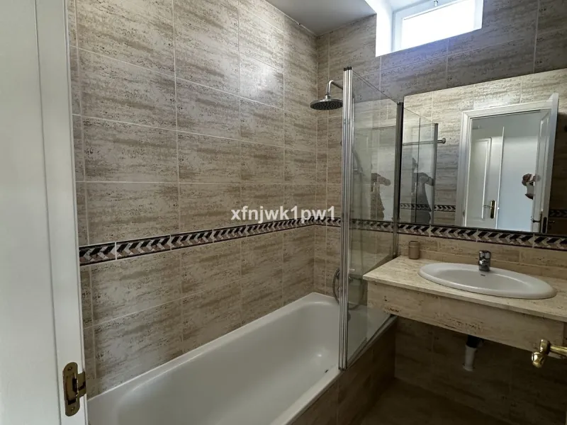 Apartment - Middle Floor Apartment в продаже в Marbella, Málaga. В доме 2 спален и 2 ванных комнат. Площадь дома 106 м²
