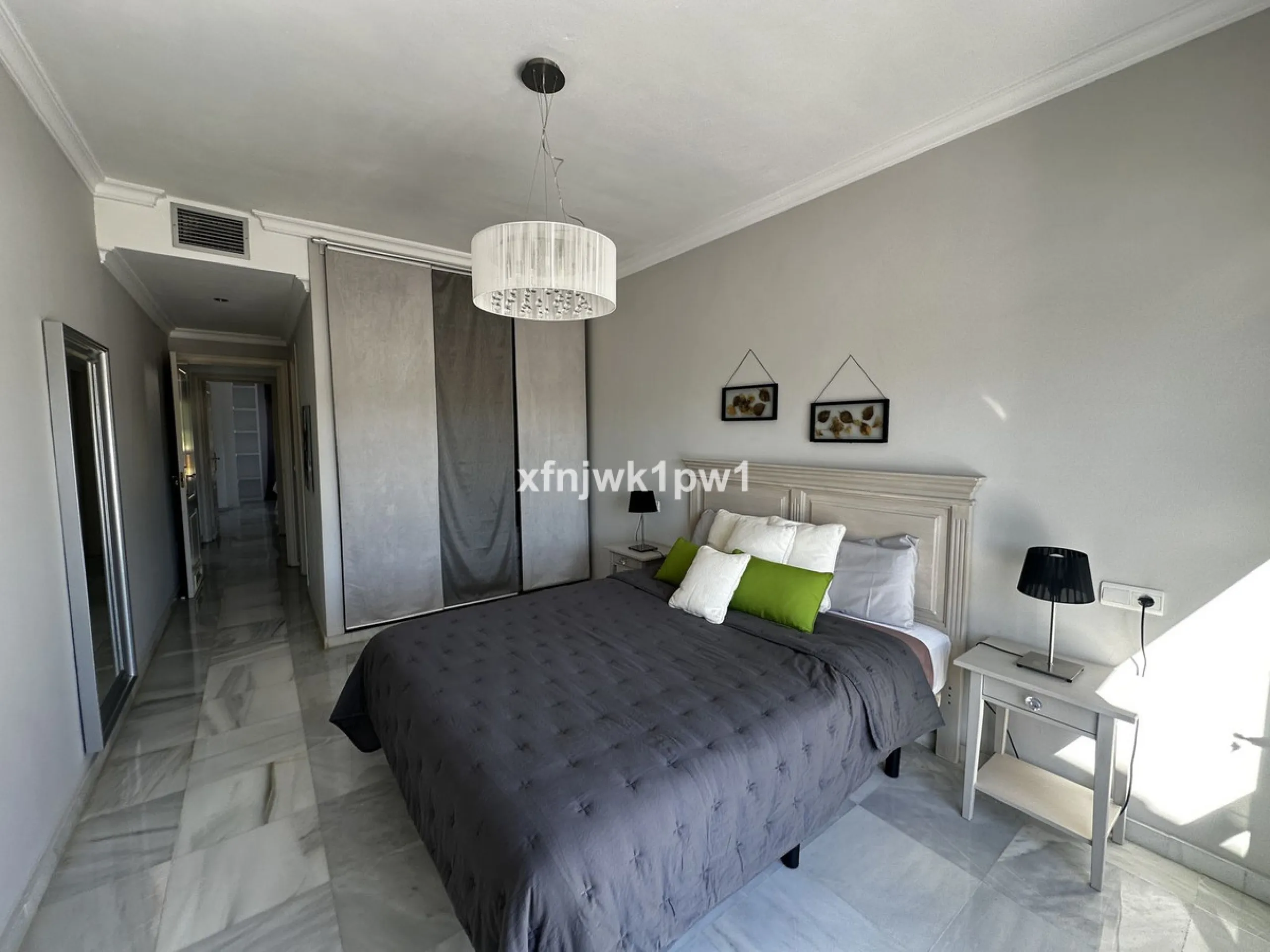 Apartment - Middle Floor Apartment в продаже в Marbella, Málaga. В доме 2 спален и 2 ванных комнат. Площадь дома 106 м²