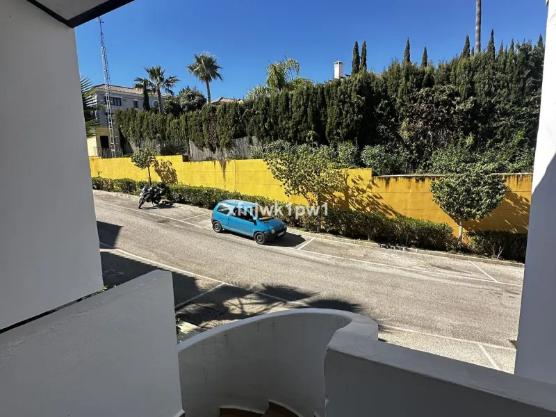 Apartment - Middle Floor Apartment в продаже в Marbella, Málaga. В доме 2 спален и 2 ванных комнат. Площадь дома 106 м²