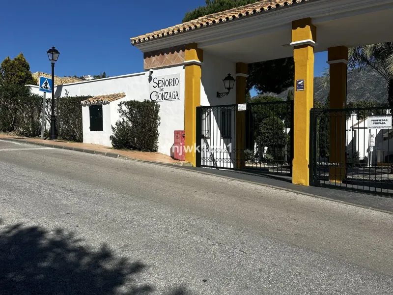 Apartment - Middle Floor Apartment в продаже в Marbella, Málaga. В доме 2 спален и 2 ванных комнат. Площадь дома 106 м²