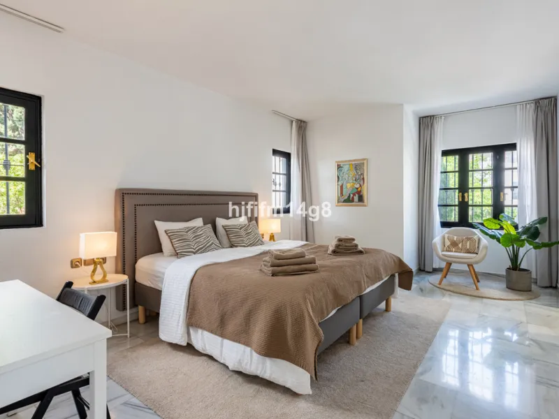 Discover a stunning apartment with the charm and feel of a townhouse in the exclusive Las Colinas de Marbella. This exceptional property, with a total of 241m² (152m² interior plus 89m² of terraces), combines space, natural light, and panoramic views, off