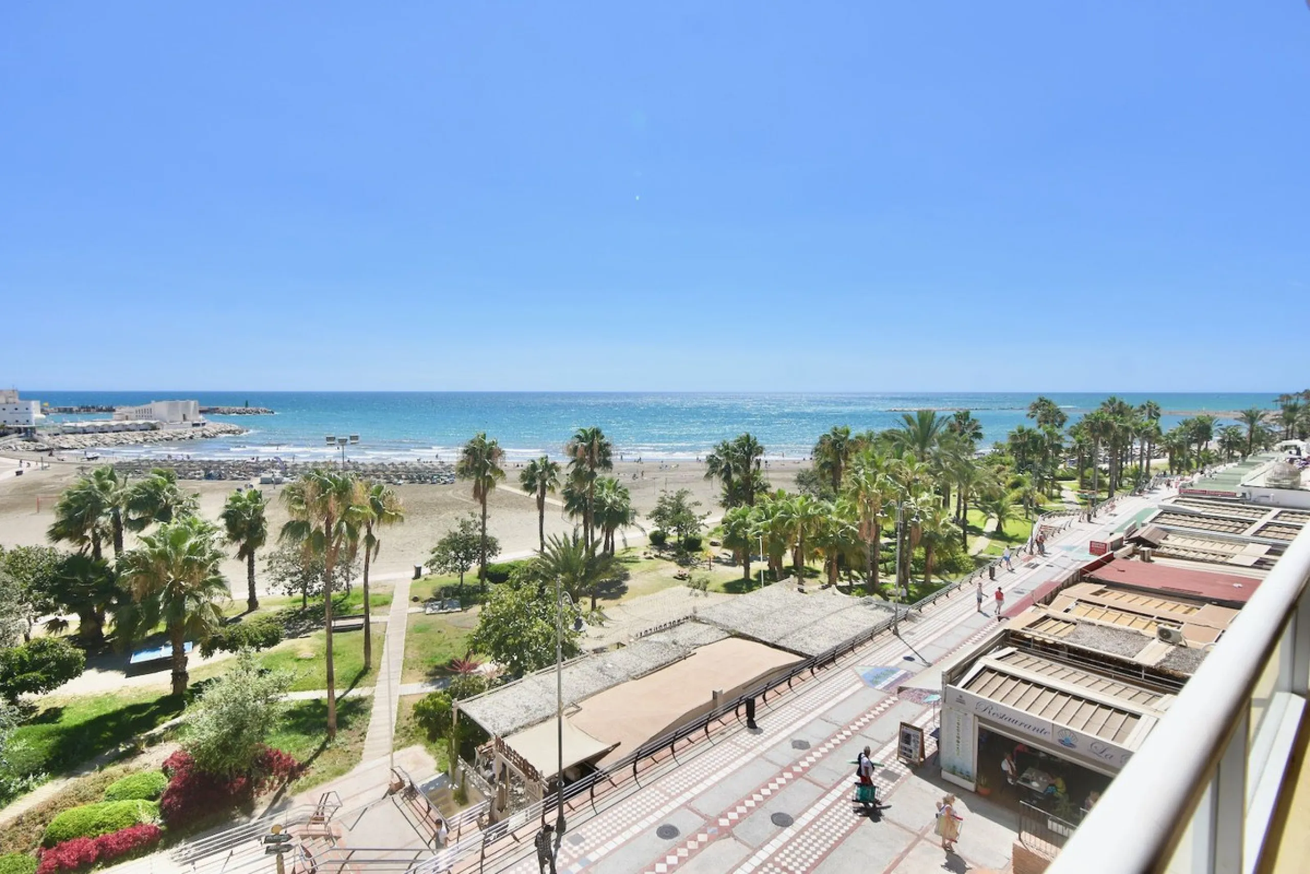 Dream Apartment on the Beachfront – Puerto Marina, Benalmádena