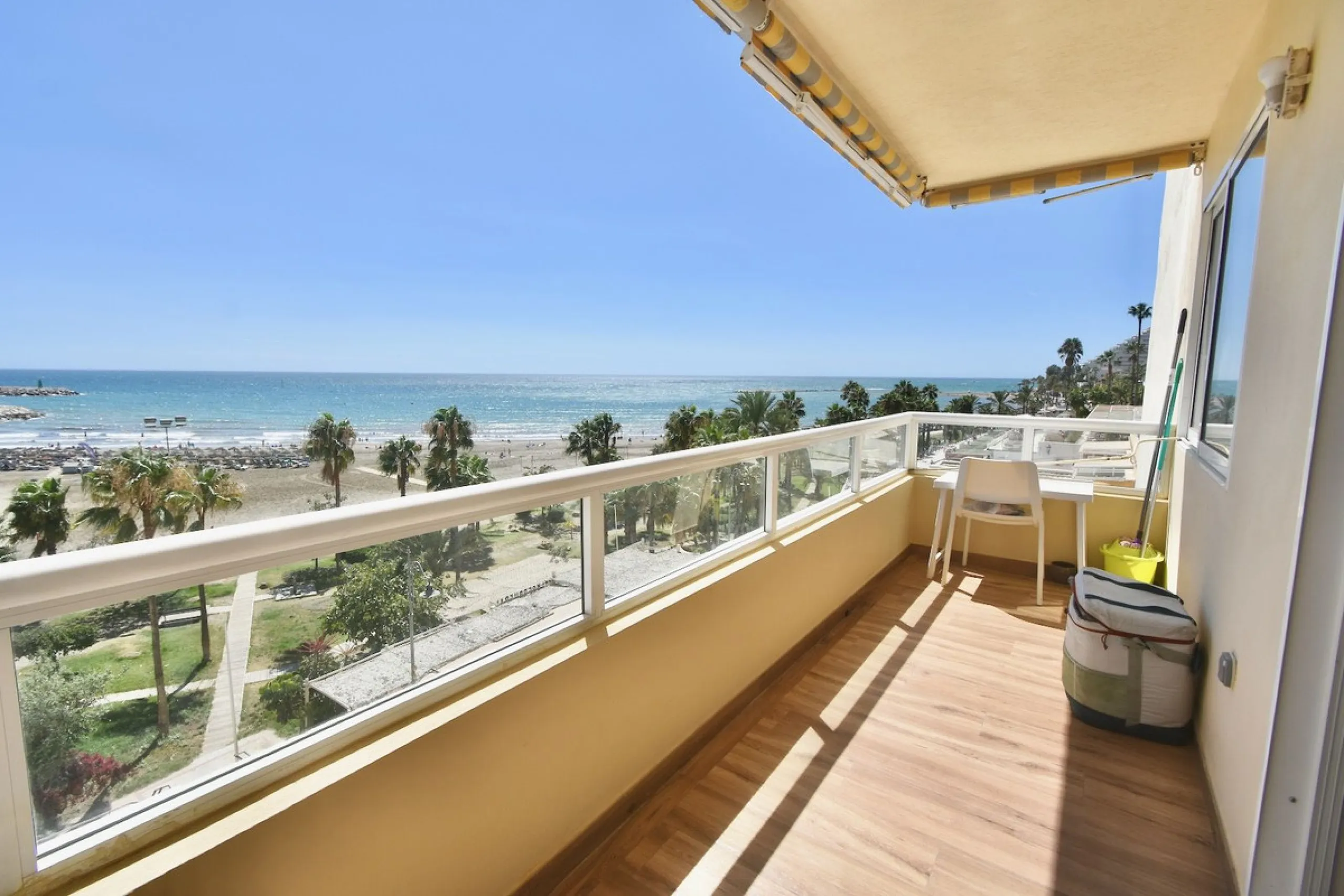 Dream Apartment on the Beachfront – Puerto Marina, Benalmádena